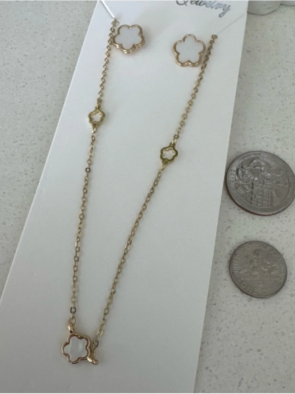 Fashion Jewelry Gold Floral Outline Necklace with Matching Studs